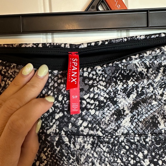 Spanx Leggings - Picture 3 of 4